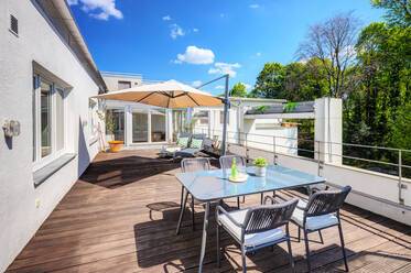 Appartamento di 4,5 locali con terrazza sul tetto a Solln in affitto
