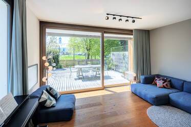Moderna casa a schiera ai piedi delle Alpi