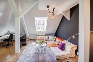 Attico con terrazzo molto ben arredato, a Neuhausen