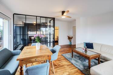 Attico con ampia terrazza sul tetto in affitto