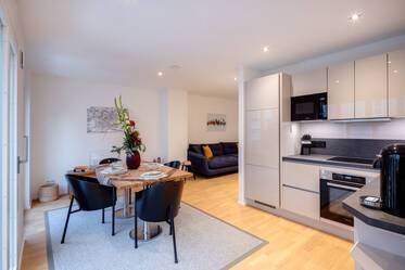 Prima occupazione in un nuovo edificio vicino a Königsplatz