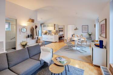 Attico con terrazzo molto ben arredato, a Maxvorstadt