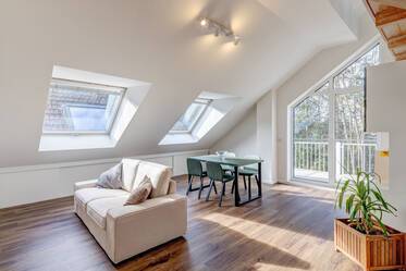 Appartamento con galleria molto ben arredato, a Trudering