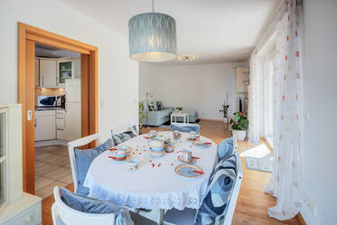 Appartamento con giardino ben arredato, a Feldmoching