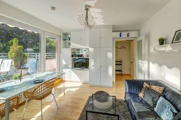 Attico con terrazzo ben arredato, a Schwabing