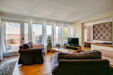 Attico con terrazzo ben arredato, a Lehel