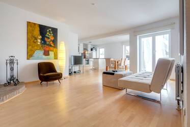Attico con terrazzo molto ben arredato, a Lehel