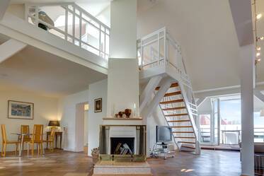 Appartamento con galleria molto ben arredato, a Schwabing