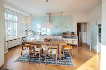 Appartamento d'epoca con zona soggiorno e pranzo open space