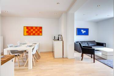 Appartamento molto ben arredato, a Schwabing