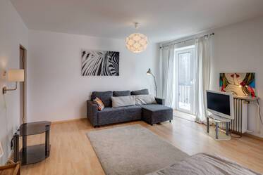 Vicino a Stiglmaierplatz: ampio monolocale con balcone