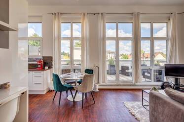 Attico con terrazzo molto ben arredato, a Fasanerie
