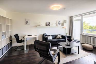 Appartamento modernamente arredato con balcone