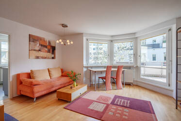Möblierte Wohnung mit Balkon & Duplexstellplatz 