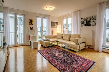 Attico con terrazzo molto ben arredato, a Nymphenburg