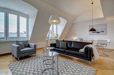 Attico con terrazzo molto ben arredato, a Schwabing