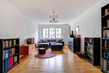 Appartamento ben arredato, a Neuhausen