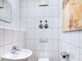 appartamento München Schwabing 01 toilette per gli ospiti 14257