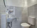 attico con terrazzo München Maxvorstadt 01 toilette per gli ospiti 255