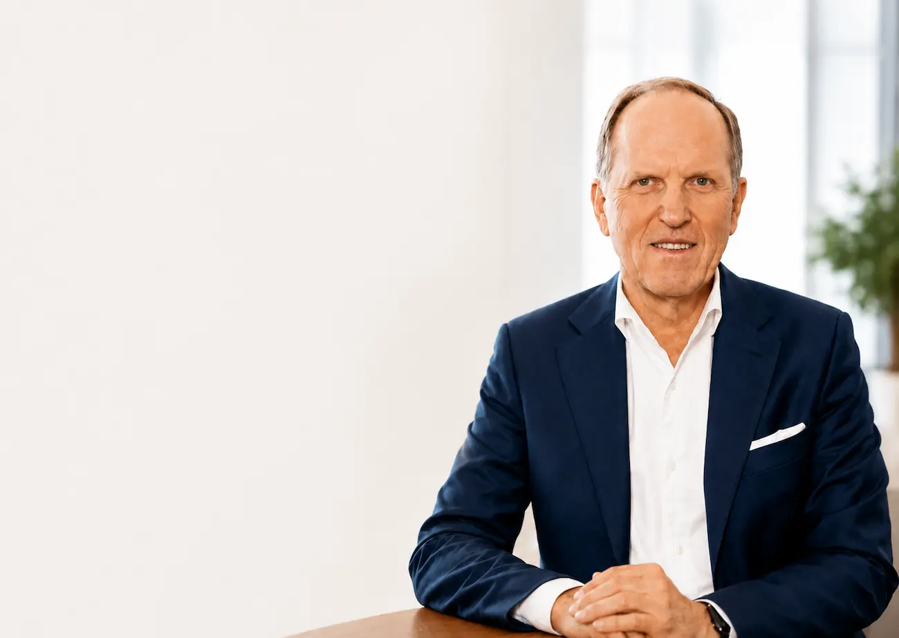 Norbert Verbücheln, Geschäftsführer Mr. Lodge, vor hellem Hintergrund
